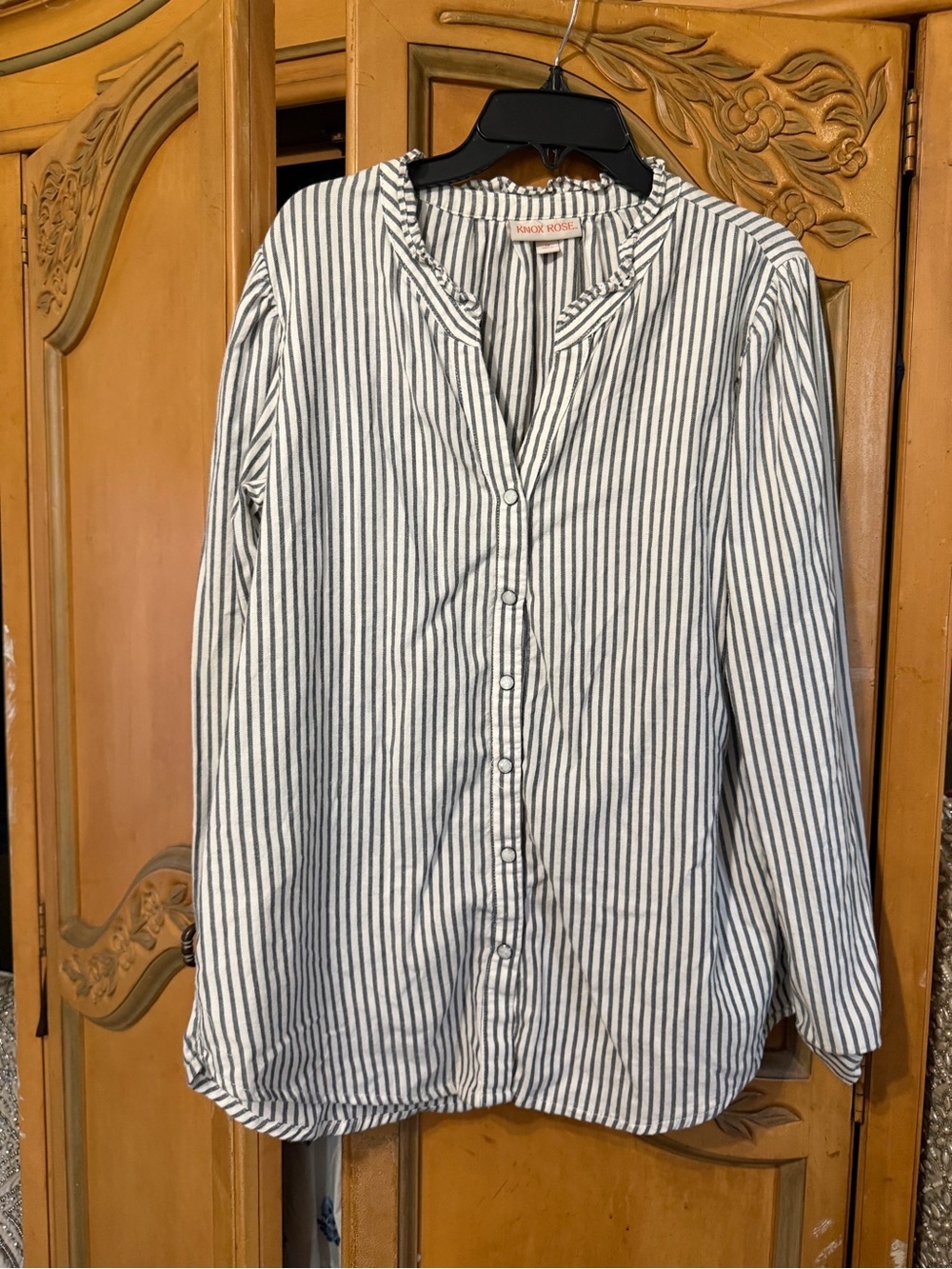 Knox Rose White and Blue Vertical-Stripe Button Down Shirt